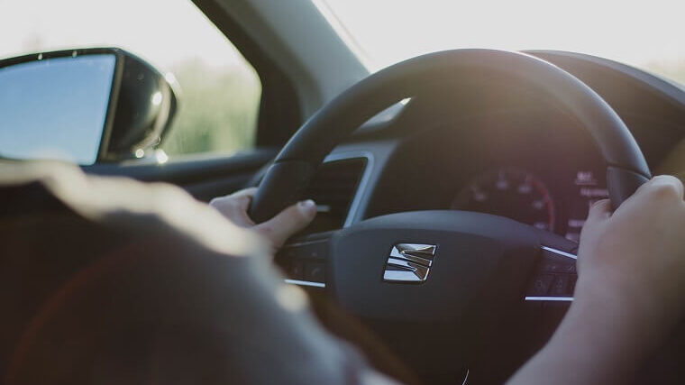 捕まらないためじゃない レーダー探知機をクルマに付ける本当の目的知ってますか ホビラジ